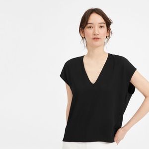Everlane The Japanese GoWeave V-Neck Tee
